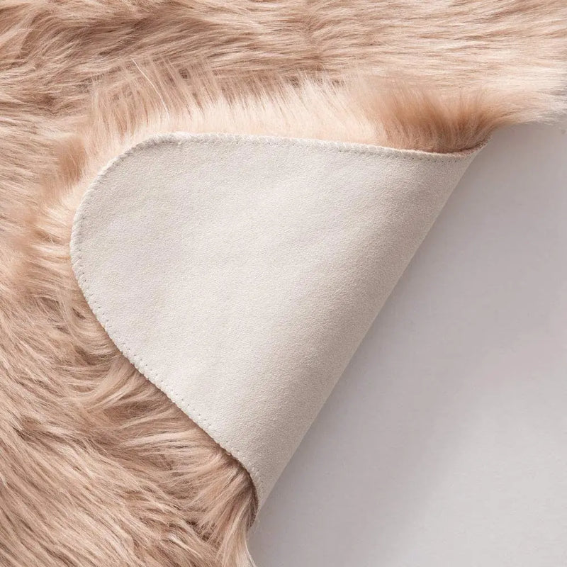 VM Fluffy Replic Sheepskin Rug