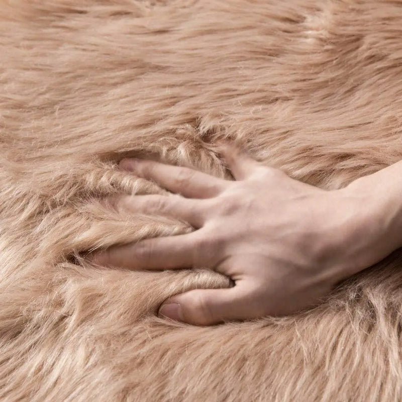 VM Fluffy Replic Sheepskin Rug